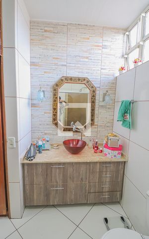 Casa à venda com 380m², 3 quartos e 2 vagasBanheiro