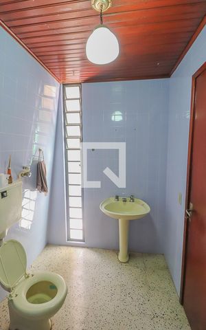 Casa à venda com 380m², 3 quartos e 2 vagasBanheiro