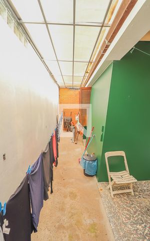 Casa à venda com 380m², 3 quartos e 2 vagasCorredor