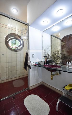 Casa à venda com 750m², 4 quartos e 5 vagas Casa à venda com 750m², 4 quartos e 5 vagasBanheiro suíte 2