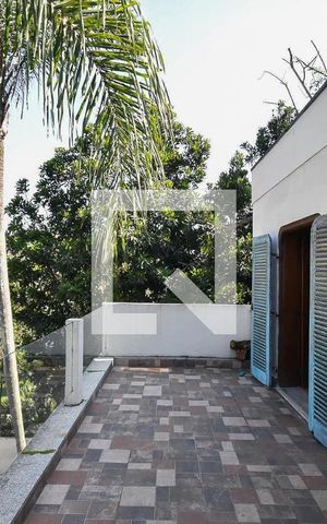 Casa à venda com 750m², 4 quartos e 5 vagas Casa à venda com 750m², 4 quartos e 5 vagasVaranda da suíte 1