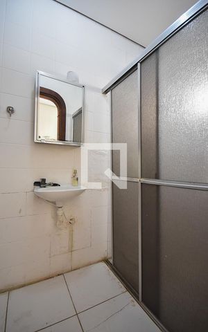 Casa à venda com 750m², 4 quartos e 5 vagas Casa à venda com 750m², 4 quartos e 5 vagasBanheiro de Serviço