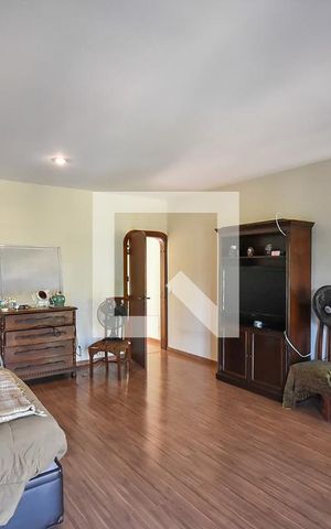 Casa à venda com 750m², 4 quartos e 5 vagas Casa à venda com 750m², 4 quartos e 5 vagasSuíte 1