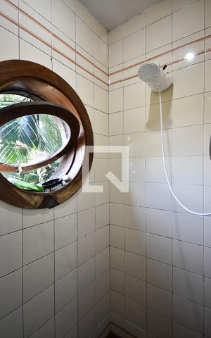 Casa à venda com 750m², 4 quartos e 5 vagas Casa à venda com 750m², 4 quartos e 5 vagasChuveiro do banheiro da suíte 2