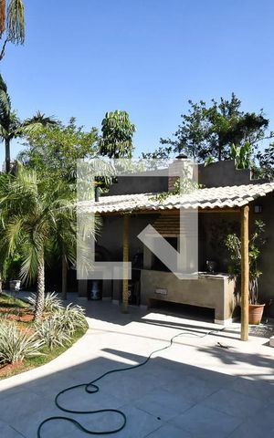 Casa à venda com 750m², 4 quartos e 5 vagas Casa à venda com 750m², 4 quartos e 5 vagasChurrasqueira