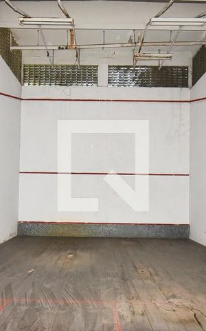 Casa à venda com 750m², 4 quartos e 5 vagas Casa à venda com 750m², 4 quartos e 5 vagasQuadra