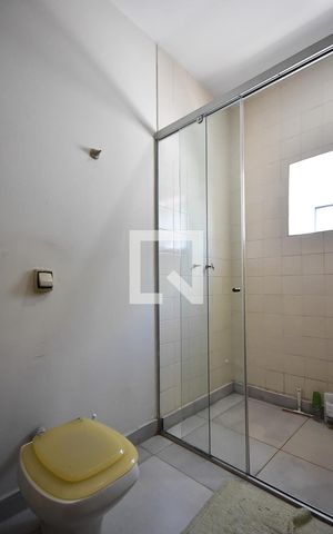 Casa à venda com 750m², 4 quartos e 5 vagas Casa à venda com 750m², 4 quartos e 5 vagasBanheiro suíte 3