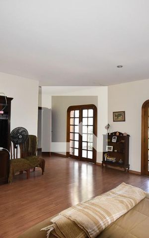 Casa à venda com 750m², 4 quartos e 5 vagas Casa à venda com 750m², 4 quartos e 5 vagasSuíte 1