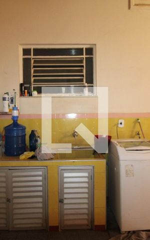 Casa à venda com 300m², 2 quartos e 2 vagasÁrea de Serviço