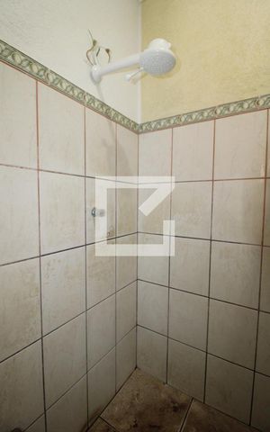 Casa à venda com 300m², 2 quartos e 2 vagasEdícula - Banheiro