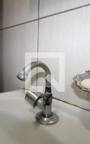 Casa à venda com 300m², 2 quartos e 2 vagasBanheiro Social