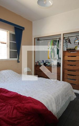 Casa à venda com 300m², 2 quartos e 2 vagasEdícula - Quarto