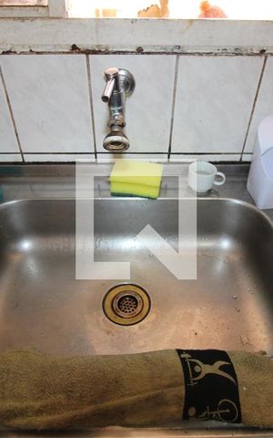 Casa à venda com 300m², 2 quartos e 2 vagasEdícula - Cozinha