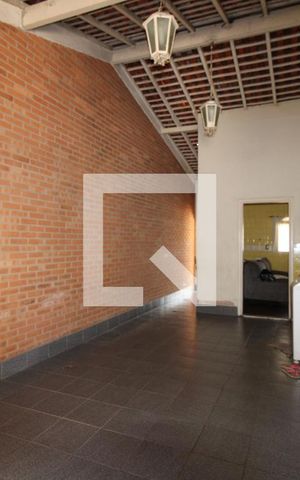 Casa à venda com 300m², 2 quartos e 2 vagasÁrea de Serviço