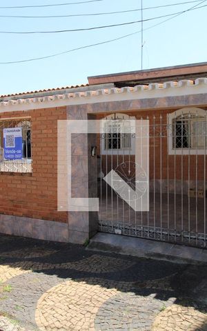 Casa à venda com 300m², 2 quartos e 2 vagasFachada