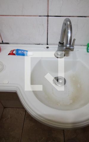 Casa à venda com 300m², 2 quartos e 2 vagasEdícula - Banheiro