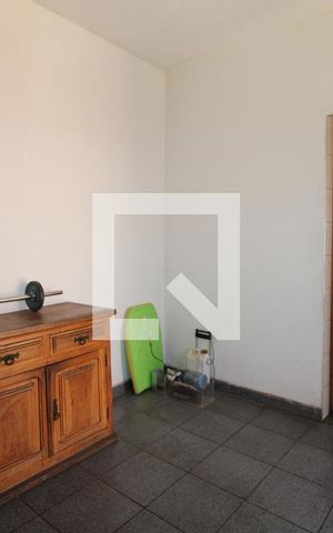 Casa à venda com 300m², 2 quartos e 2 vagasEdícula - Sala