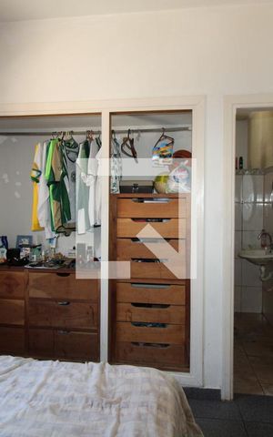Casa à venda com 300m², 2 quartos e 2 vagasEdícula - Quarto
