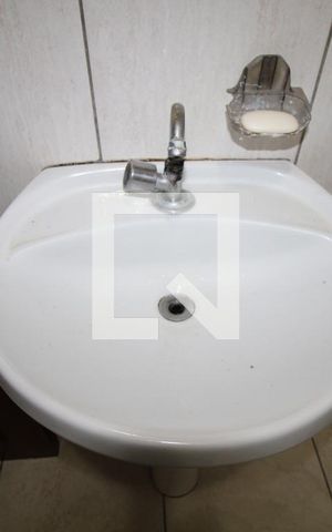 Casa à venda com 300m², 2 quartos e 2 vagasBanheiro Social