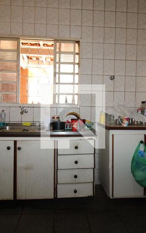 Casa à venda com 300m², 2 quartos e 2 vagasEdícula - Cozinha