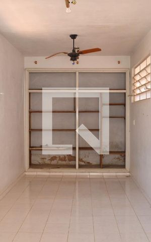 Casa à venda com 220m², 3 quartos e 3 vagasQuarto externo