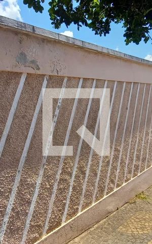 Casa à venda com 220m², 3 quartos e 3 vagas Casa à venda com 220m², 3 quartos e 3 vagasFachada