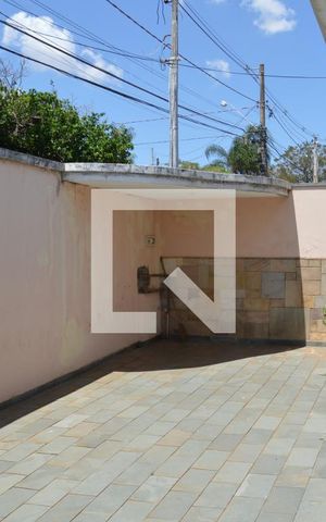 Casa à venda com 220m², 3 quartos e 3 vagasEspaço frente casa