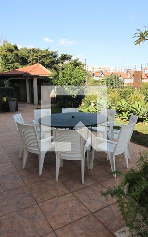 Casa à venda com 900m², 6 quartos e 5 vagas Casa à venda com 900m², 6 quartos e 5 vagasQuintal