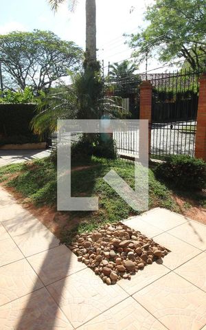 Casa à venda com 900m², 6 quartos e 5 vagas Casa à venda com 900m², 6 quartos e 5 vagasJardim