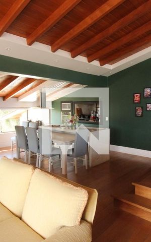Casa à venda com 900m², 6 quartos e 5 vagas Casa à venda com 900m², 6 quartos e 5 vagasVaranda gourmet
