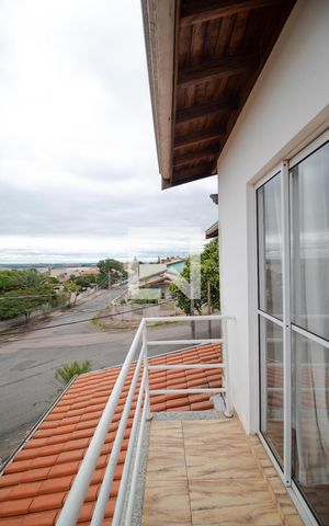 Casa à venda com 350m², 5 quartos e 8 vagas Casa à venda com 350m², 5 quartos e 8 vagasSacada da Sala ìntima