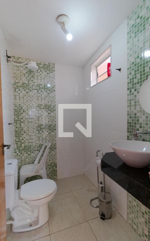 Casa à venda com 350m², 5 quartos e 8 vagas Casa à venda com 350m², 5 quartos e 8 vagasBanheiro 02