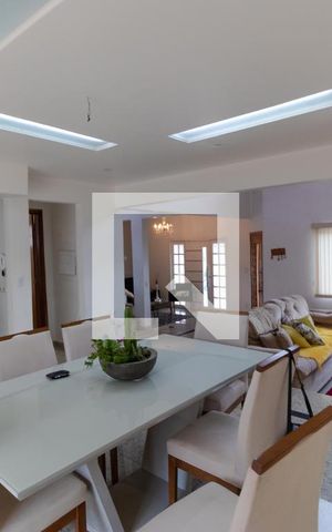 Casa à venda com 350m², 5 quartos e 8 vagas Casa à venda com 350m², 5 quartos e 8 vagasSala de Jantar
