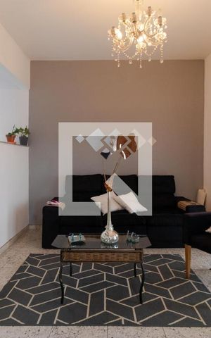 Casa à venda com 350m², 5 quartos e 8 vagas Casa à venda com 350m², 5 quartos e 8 vagasSala de Estar