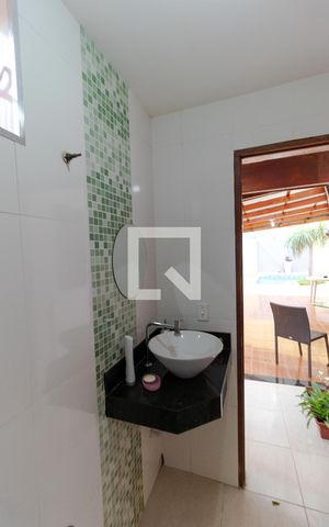 Casa à venda com 350m², 5 quartos e 8 vagas Casa à venda com 350m², 5 quartos e 8 vagasBanheiro 02