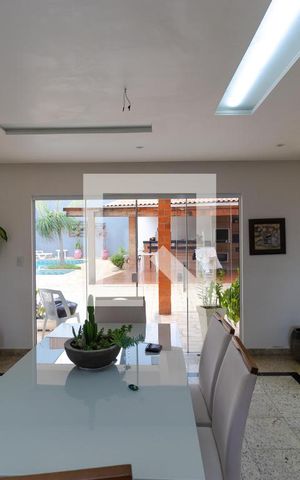Casa à venda com 350m², 5 quartos e 8 vagas Casa à venda com 350m², 5 quartos e 8 vagasSala de Jantar