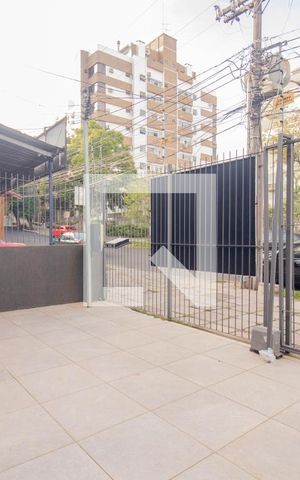 Casa à venda com 234m², 4 quartos e 2 vagas Casa à venda com 234m², 4 quartos e 2 vagasPátio Frente