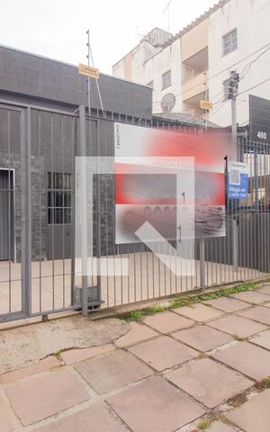 Casa à venda com 234m², 4 quartos e 2 vagas Casa à venda com 234m², 4 quartos e 2 vagasFachada