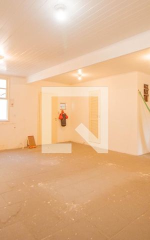 Casa à venda com 234m², 4 quartos e 2 vagas Casa à venda com 234m², 4 quartos e 2 vagasSala e Cozinha
