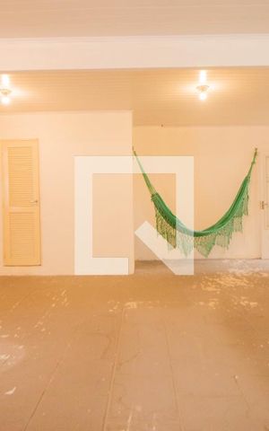 Casa à venda com 234m², 4 quartos e 2 vagas Casa à venda com 234m², 4 quartos e 2 vagasSala e Cozinha