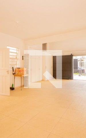 Casa à venda com 234m², 4 quartos e 2 vagas Casa à venda com 234m², 4 quartos e 2 vagasGaragem