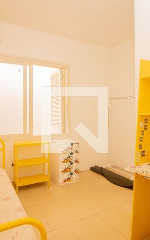 Casa à venda com 234m², 4 quartos e 2 vagas Casa à venda com 234m², 4 quartos e 2 vagasQuarto 4