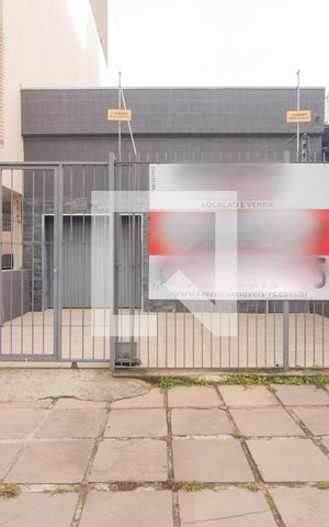 Casa à venda com 234m², 4 quartos e 2 vagas Casa à venda com 234m², 4 quartos e 2 vagasFachada