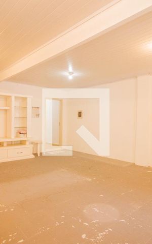 Casa à venda com 234m², 4 quartos e 2 vagas Casa à venda com 234m², 4 quartos e 2 vagasSala e Cozinha