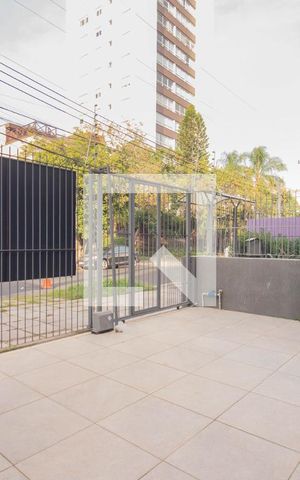 Casa à venda com 234m², 4 quartos e 2 vagas Casa à venda com 234m², 4 quartos e 2 vagasPátio Frente