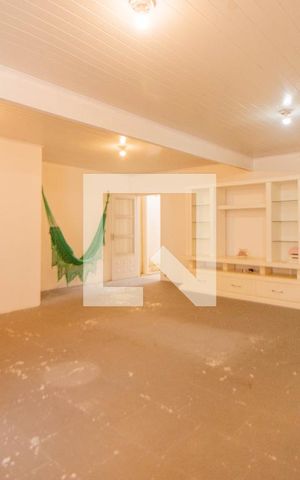 Casa à venda com 234m², 4 quartos e 2 vagas Casa à venda com 234m², 4 quartos e 2 vagasSala e Cozinha