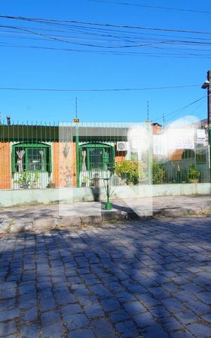 Casa à venda com 170m², 4 quartos e 6 vagasFachada 