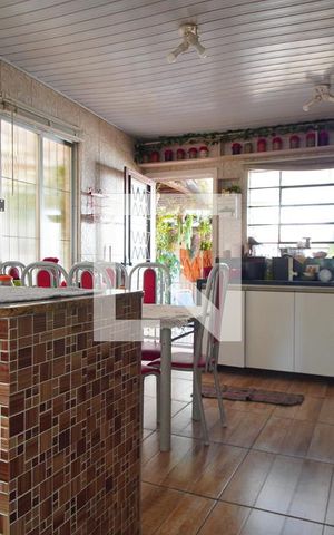 Casa à venda com 170m², 4 quartos e 6 vagasCozinha 
