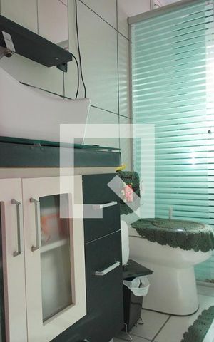 Casa à venda com 170m², 4 quartos e 6 vagasBanheiro suíte 