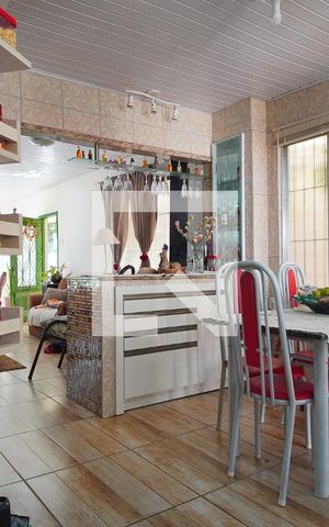 Casa à venda com 170m², 4 quartos e 6 vagasCozinha 
